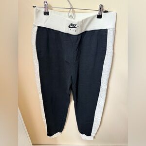 Brand New!! Women’s Standard Fit Nike Joggers